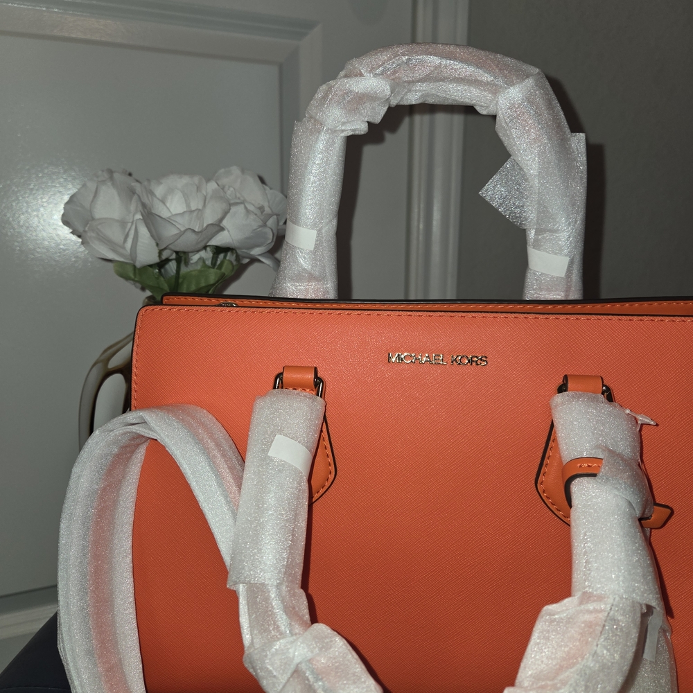 NWT Michael Kors Sheila Satchel In Poppy Color